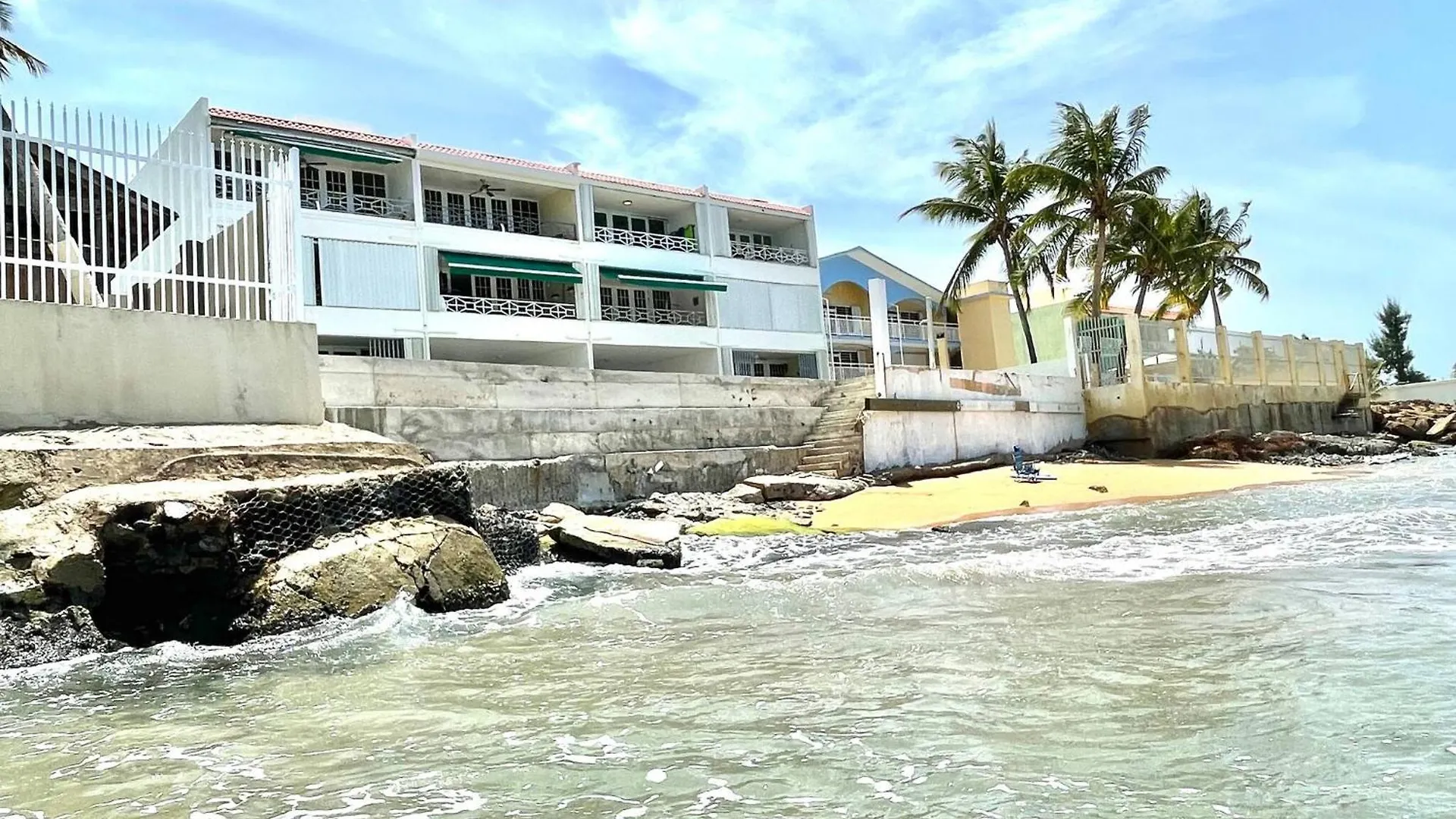 Chackys Paradise Oceanfront Home Лукильо